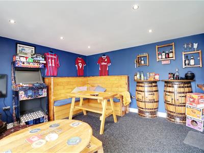 DETACHED SUMMERHOUSE measuring